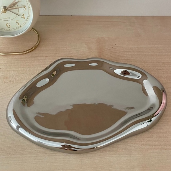 Cloud-Shaped Ceramic Silver Tray - Picture 2 of 7